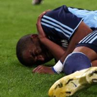 Schalke: Farfan offenbar schwer an der Schulter verletzt