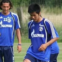 Stark auch am kleinen Ball: Schalkes Testspieler Naoya Kikuchi (Foto: Schalke 04).