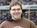 St. Pauli: Edel-Fan "Elton" jubelt in Duisburg