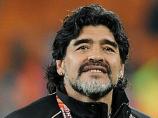 WM: Maradona verlängert PK eigenmächtig