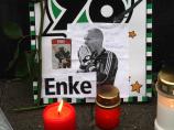 Todestag: Menschen gedenken Enke in Hannover