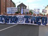 Duisburg: Tausende Fans marschieren für den MSV