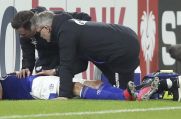 Schalkes Daniel Caligiuri hat sich wohl schwer verletzt.
