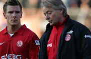 Saison 2006/2007 - RWE gegen FC Augsburg 0:0: Lorenz-Günther Köstner, RWE-Trainer ,redet mit Denis Epstein über das Spiel.