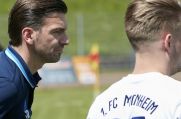 Monheims Trainer Dennis Ruess kann auch in Zukunft auf die Dienste von Philipp Hombach zurückgreifen.