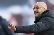 Leverkusen-Trainer Peter Bosz hat vor dem Restart der Bundesliga keine Angst.