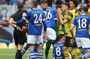 Rudelbildungen sind im Bundesliga-Revierderby zwischen Borussia Dortmund und Schalke 04 an der Tagesordnung.