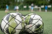 Fußballer dürfen in NRW ab Pfingstsamstag wieder mit Vollkontakt trainieren und spielen.