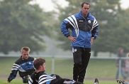 Huub Stevens, damaliger Trainer des FC Schalke 04, lässt seine Spieler im Jahr 1997 ordentlich ackern. Am Ende steht der Gewinn des Uefa Cups.