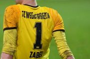 Stefan Zabel, Torhüter des FC Wegberg-Beeck, sitzt am Boden.
