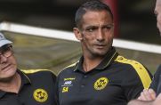 VfB-Homberg-Trainer Sunay Acar (Mitte) im Gespräch.