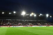 5000 Fans feierten am Freitagabend den 2:0-Sieg von Rot-Weiss Essen über Fortuna Düsseldorf II.