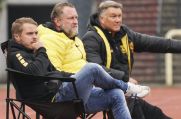 Wanne-Eickels Trainer Sebastian Westerhoff mit seinen Assistenten.