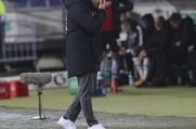 VfL Bochums Trainer Thomas Reis ist sichtlich unglücklich.