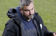 VfL Bochums Trainer Thomas Reis ballt die Fäuste.