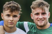 Niko (links) und Luka Bosnjak werden ab dem 1. Juli 2021 für den FC Kay spielen.