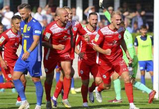 Regionalliga West: Trio punktgleich an der Spitze - RWO dreht Spiel in Düren