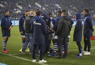 Weisse noch? Als Schalke-Ultras Stambouli nach Düsseldorf-Blamage die Binde abnahmen