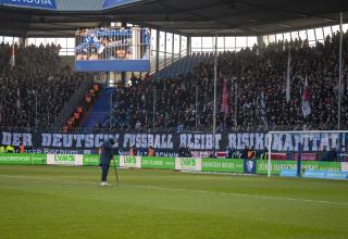 Auch die Fans des VfB Stuttgart schwiegen zu Beginn in Bochum.