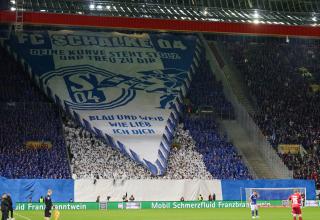 Die Fans unterstützten den FC Schalke auch am Betzenberg.