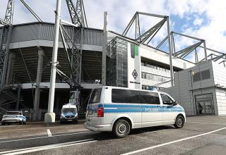 Die Polizei hatte schon am Vorabend des Spiels Gladbach gegen Köln alle Hände voll zu tun.
