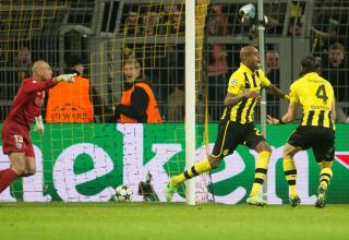 Felipe Santana (Mitte) bejubelt seinen entscheidenden Treffer für Borussia Dortmund.