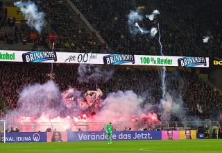 Bochumer Fans zündeten in Dortmund Pyrotechnik.