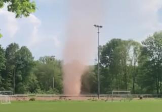 Kleiner Tornado auf dem Gelände der SG Duisburg-Süd.