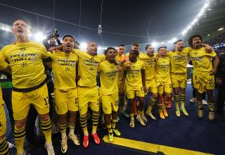 Die Spieler von Borussia Dortmund feiern den Einzug ins Finale der Champions League.