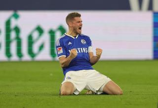 Schalke-Stürmer Simon Terodde hat sein Karrieende verkündet.