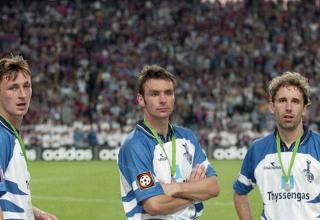 DFB-Pokalfinale, 16. Mai 1998: Von links: Tomasz Hajto, Dietmar Hirsch und Uwe Spies nach dem 1:2 gegen den FC Bayern München.