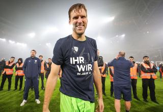 Andreas Luthe feiert das Karriereende mit dem Klassenerhalt des VfL Bochum. 