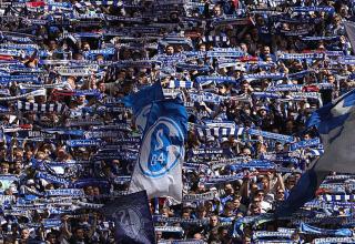 Für Tagestickets müssen Schalke-Fans in Zukunft mehr bezahlen.