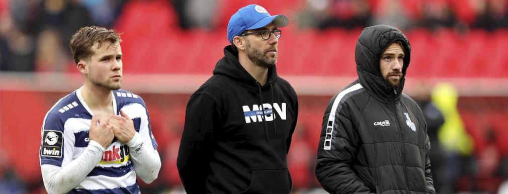 Boris Schommers (Mitte) ist nicht mehr Trainer des MSV Duisburg.