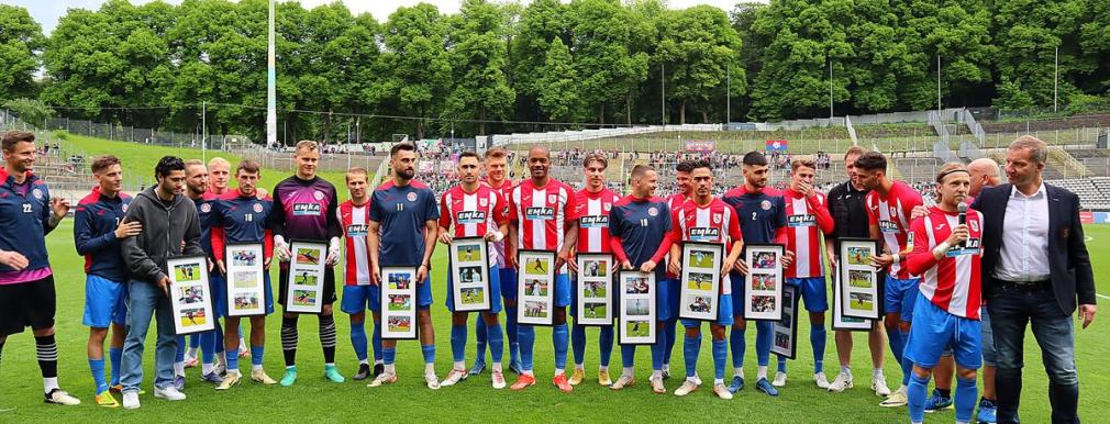 Zwölf Spieler wurden beim Wuppertaler SV verabschiedet.