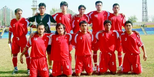 Zwei afghanische Volkshelden: Für Barak (Nr. 15) und Habib (Nr. 11) wurde ein Fußballmärchen wahr.