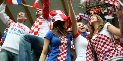Faire Verlierer: die kroatischen Fans (RS-Foto: gri).
