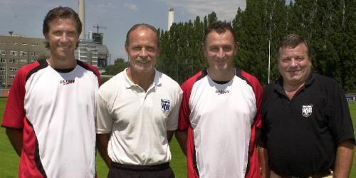 Horst Darmstädter (rechts), "Macher" des VfB Hüls, hier mit seinem Trainerteam Holger Jahnke, Klaus Täuber und Wolfgang Heisterkamp (von links - Foto: mmb-Pressebild).