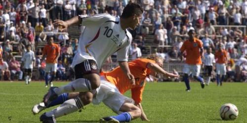 Sorgen immer wieder für Brisanz: Deutsch-holländische Fußballbegegnungen, wie hier bei der WM 2006. (Foto:DBS)
