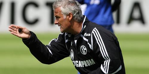 Sauer auf Clemens Tönnies: Schalke-Coach Fred Rutten (Foto: firo).