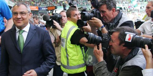 Felix Magath freut sich schon aufs große Aufräumen auf Schalke (Foto: firo).