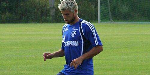 Vasilios Pliatsikas an seinem ersten Arbeitstag im königsblauen Trikot (Foto: Schalke 04).