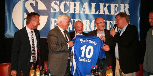 Mit Schalke: Wie ein bisschen im Wahlkampf
