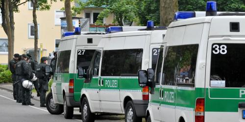 KFC: Polizist von Uerdingen-Fans attackiert
