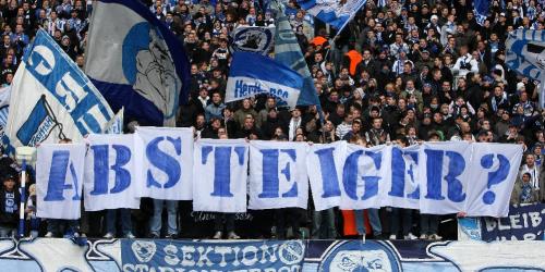 Hertha BSC: Wütende Fans stürmen das Spielfeld
