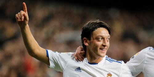 Spanien: Erster Clasico für Özil im "falschen" Trikot 