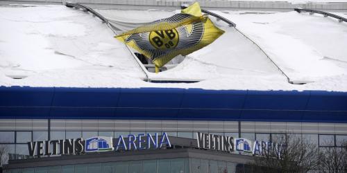 Schalke: BVB-Fahne auf dem Arena-Dach
