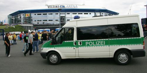 Stadion-Sicherheit: NRW stellt 10-Punkte-Plan vor