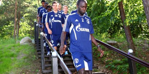 Schalke: Warum Hans Sarpei auf Facebook Kult ist