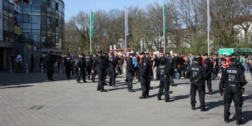 FC Schalke 04: "Fans" randalieren im Bremer Hbf